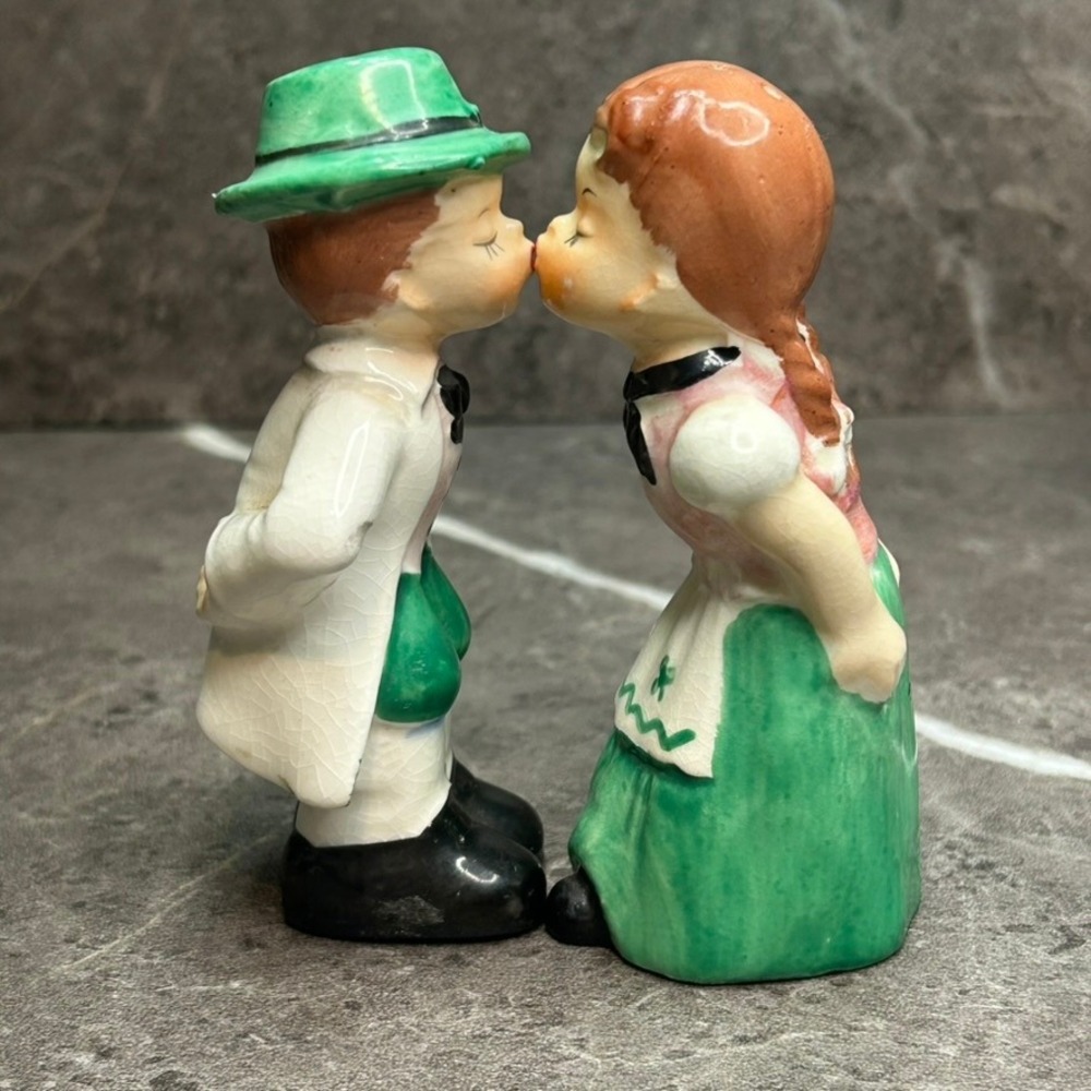 Vintage Napco Kissing Irish Boy and Girl Salt and Pepper Shakers Green Shamrock